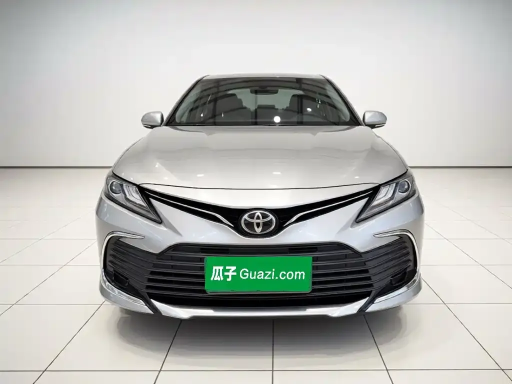 Toyota Camry — фото 2