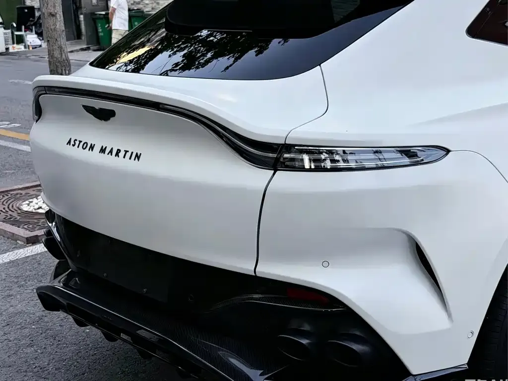 Aston Martin DBX — фото 2