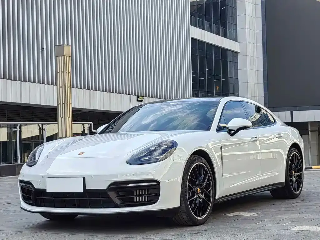 Porsche Panamera — фото 1
