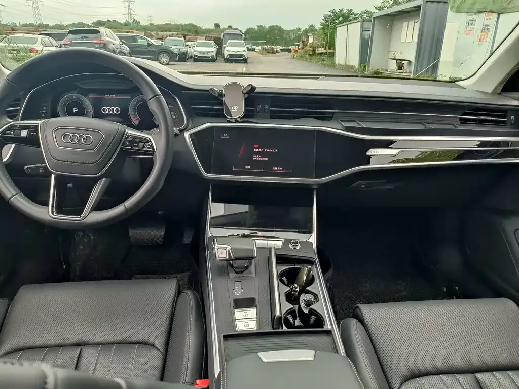 Audi A6L — фото 1