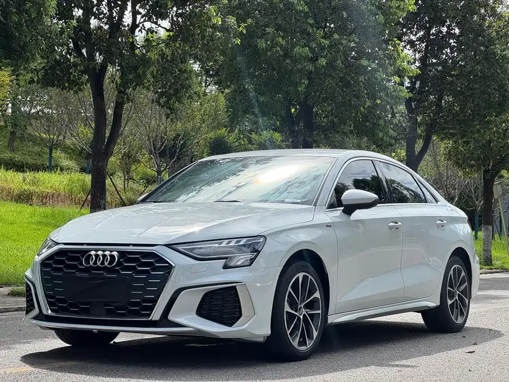 Audi A3 — фото 1