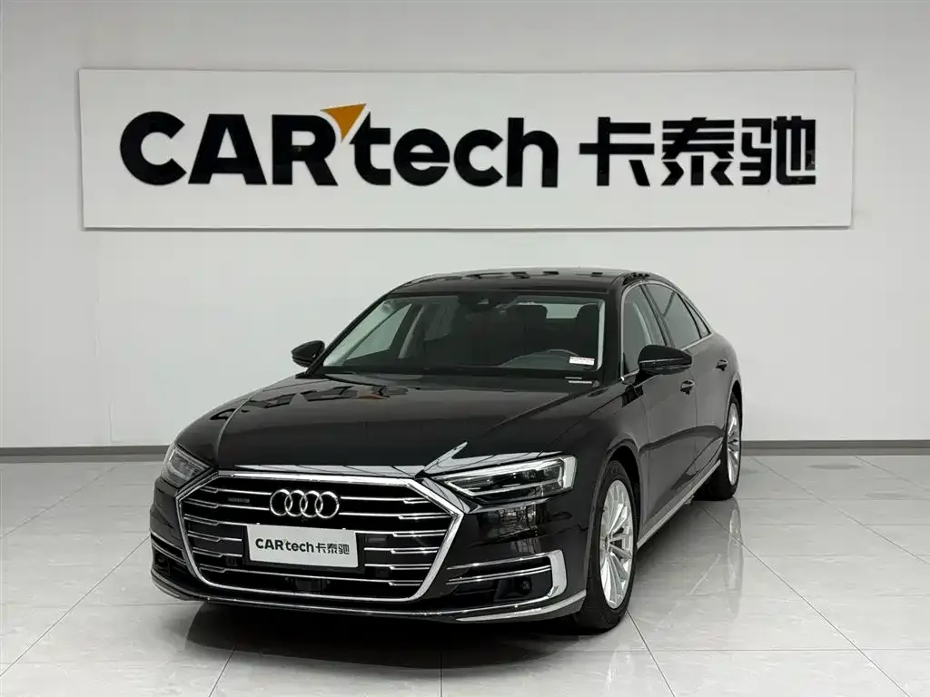 Audi A8 — фото 1