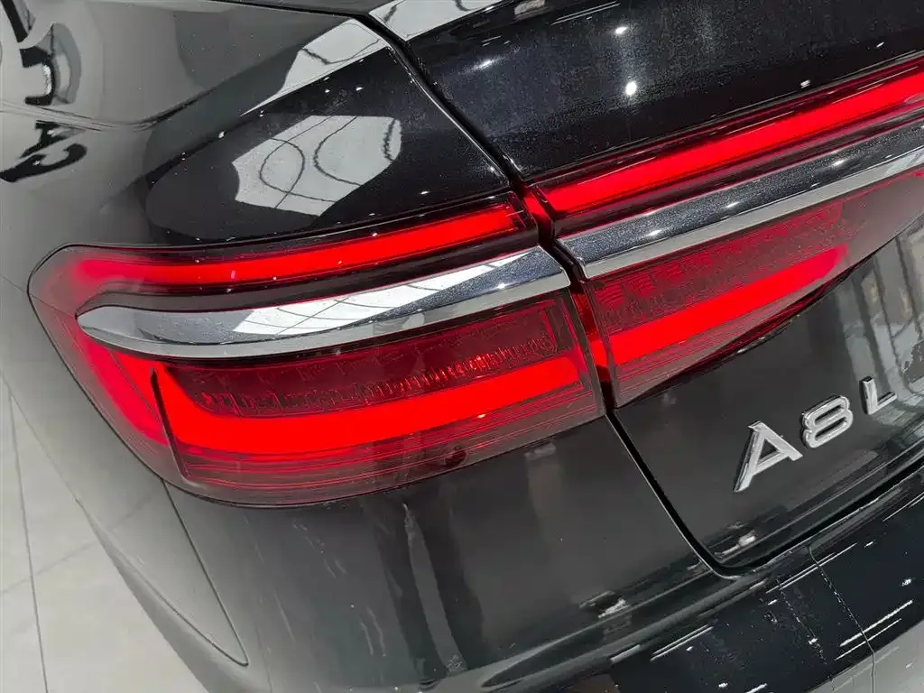Audi A8 — фото 9