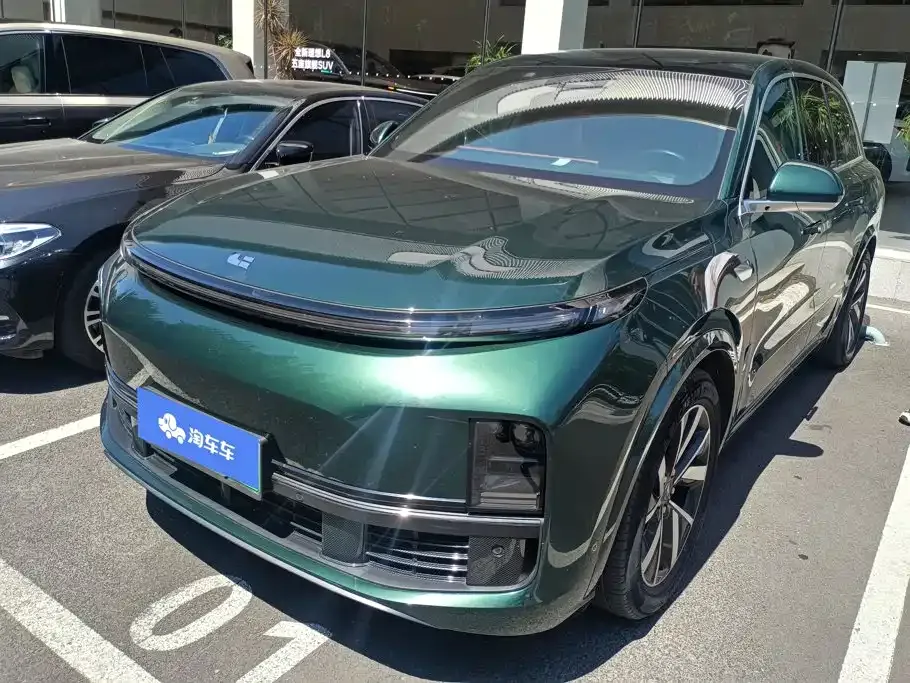 Li Auto L8 — фото 1