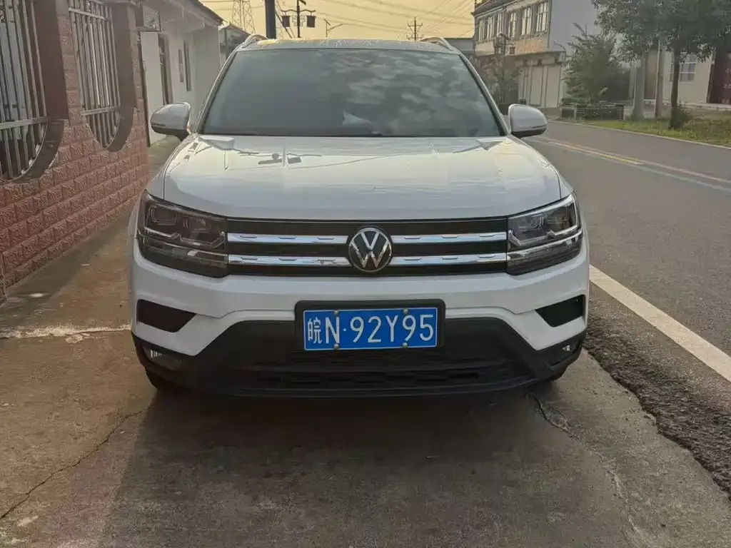 Volkswagen Tharu — фото 2