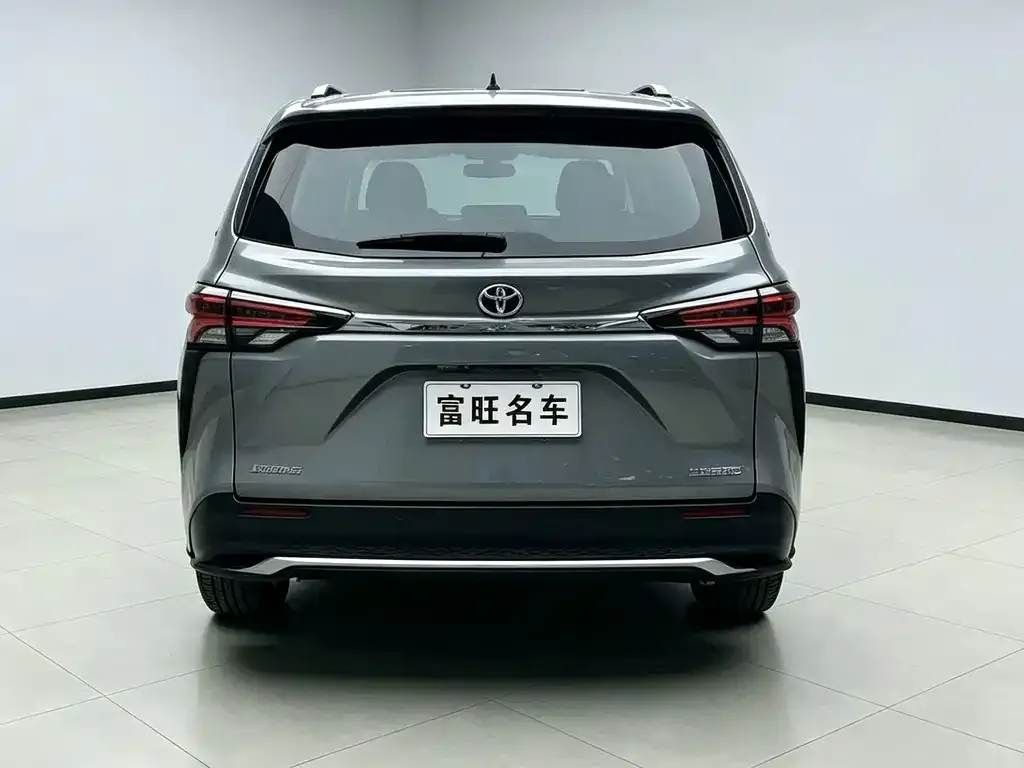 Toyota Granvia — фото 10