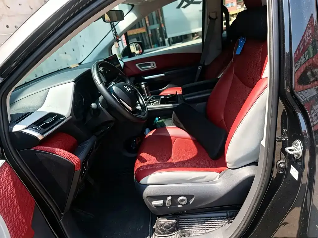 Toyota Granvia — фото 6