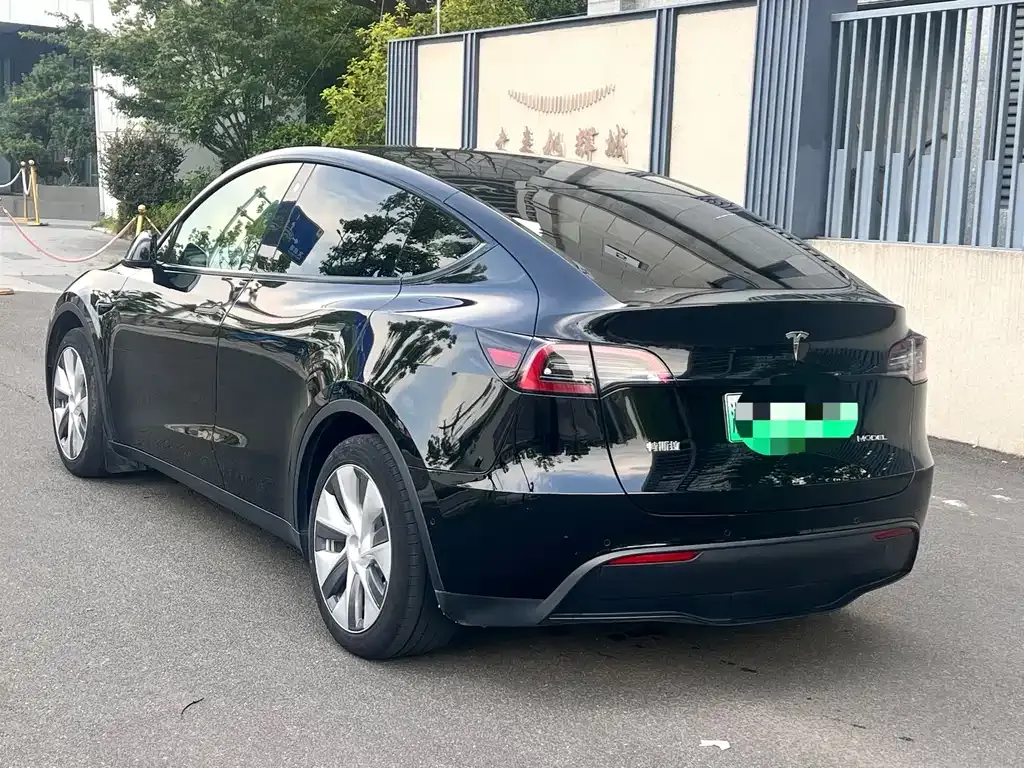 Tesla Model Y — фото 7