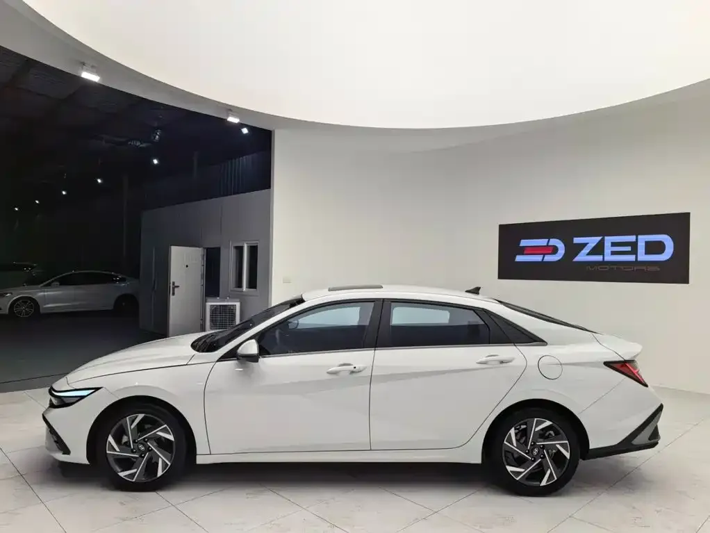 Hyundai Elantra — фото 6