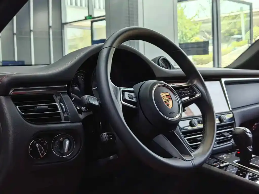 Porsche Macan — фото 10