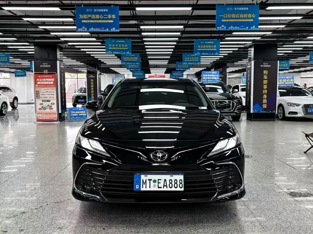 Toyota Camry — фото 9