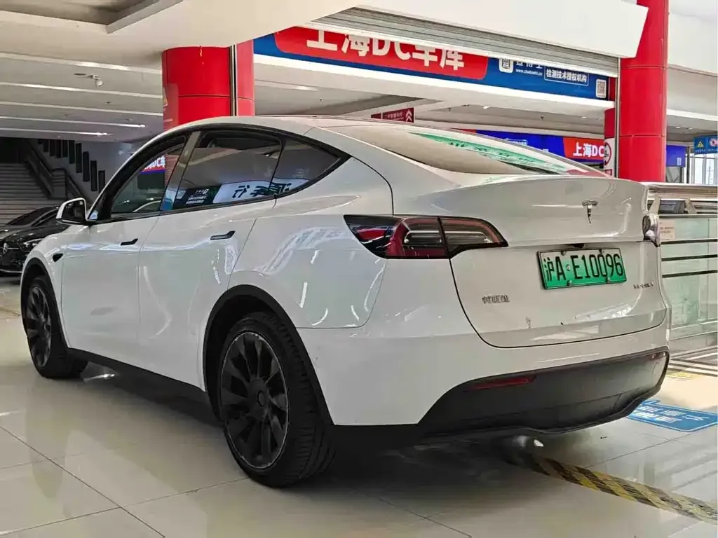 Tesla Model Y — фото 7