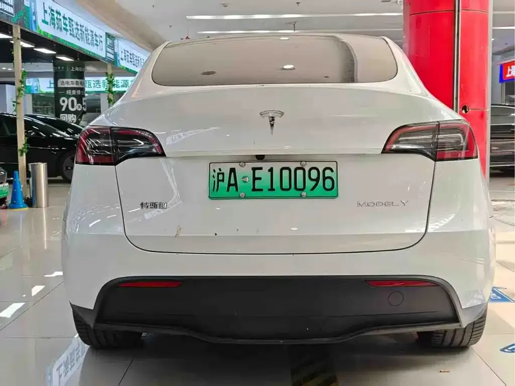 Tesla Model Y — фото 9