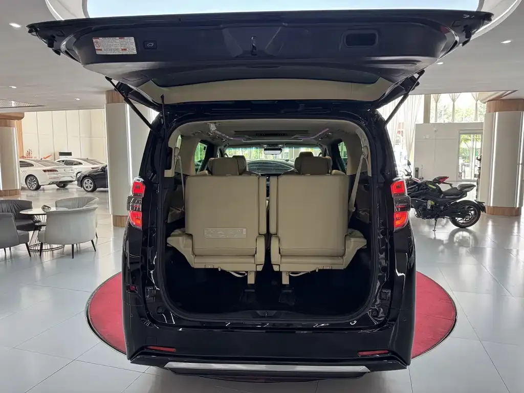 Toyota Vellfire — фото 8