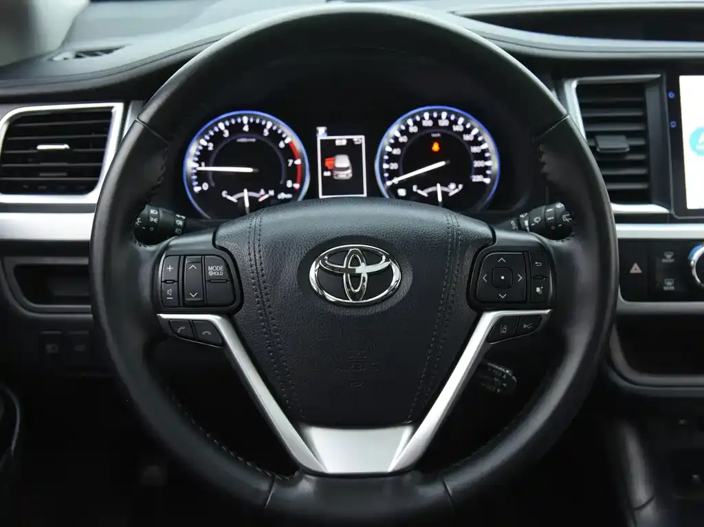 Toyota Highlander — фото 9
