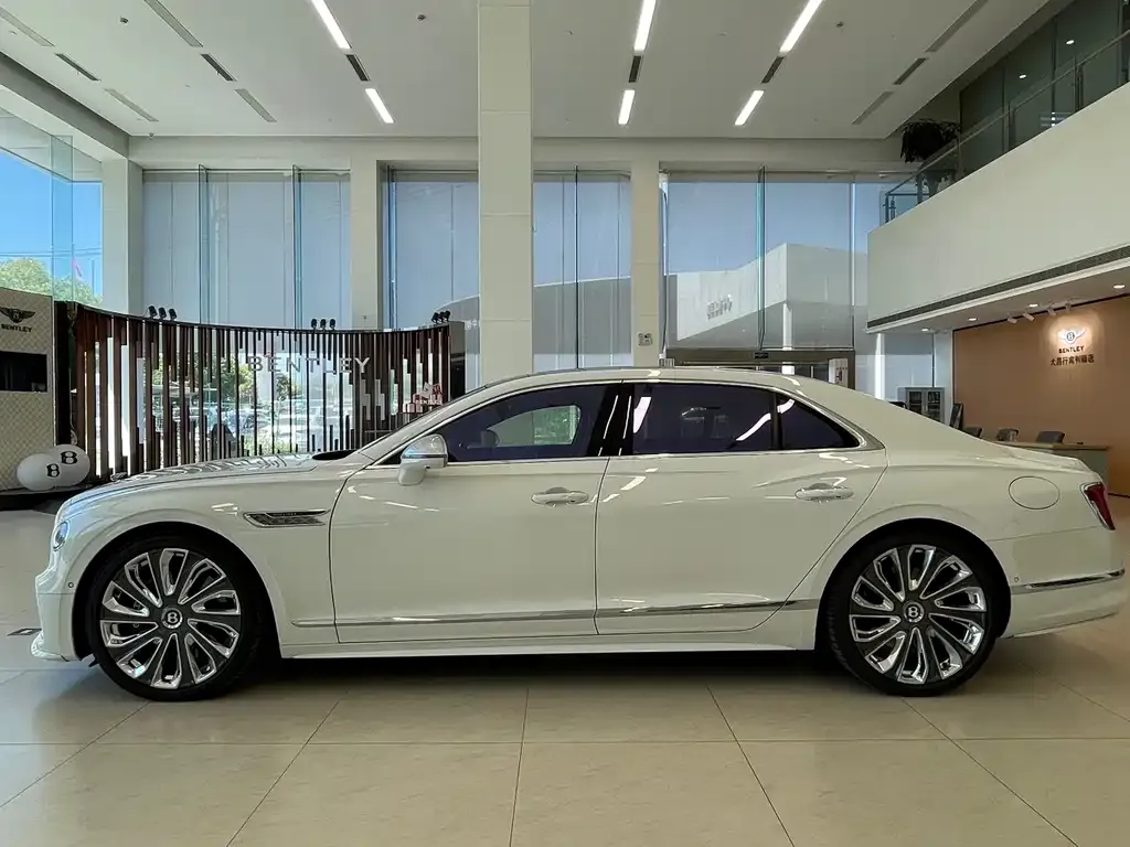 Bentley Flying Spur PHEV — фото 10