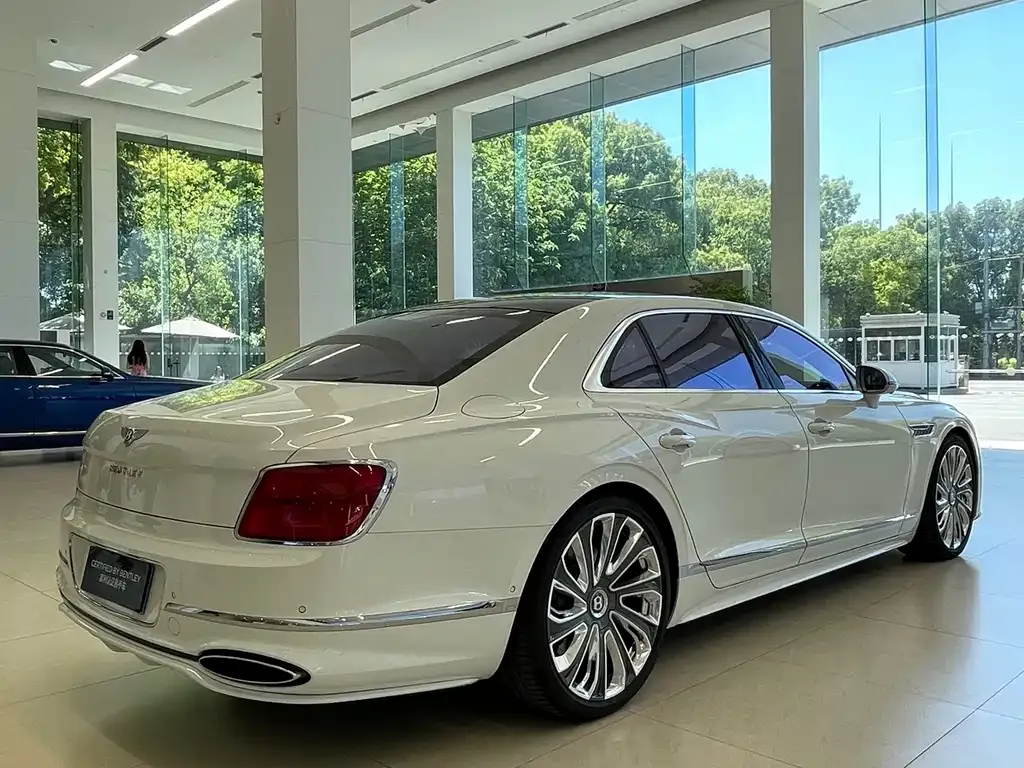 Bentley Flying Spur PHEV — фото 8