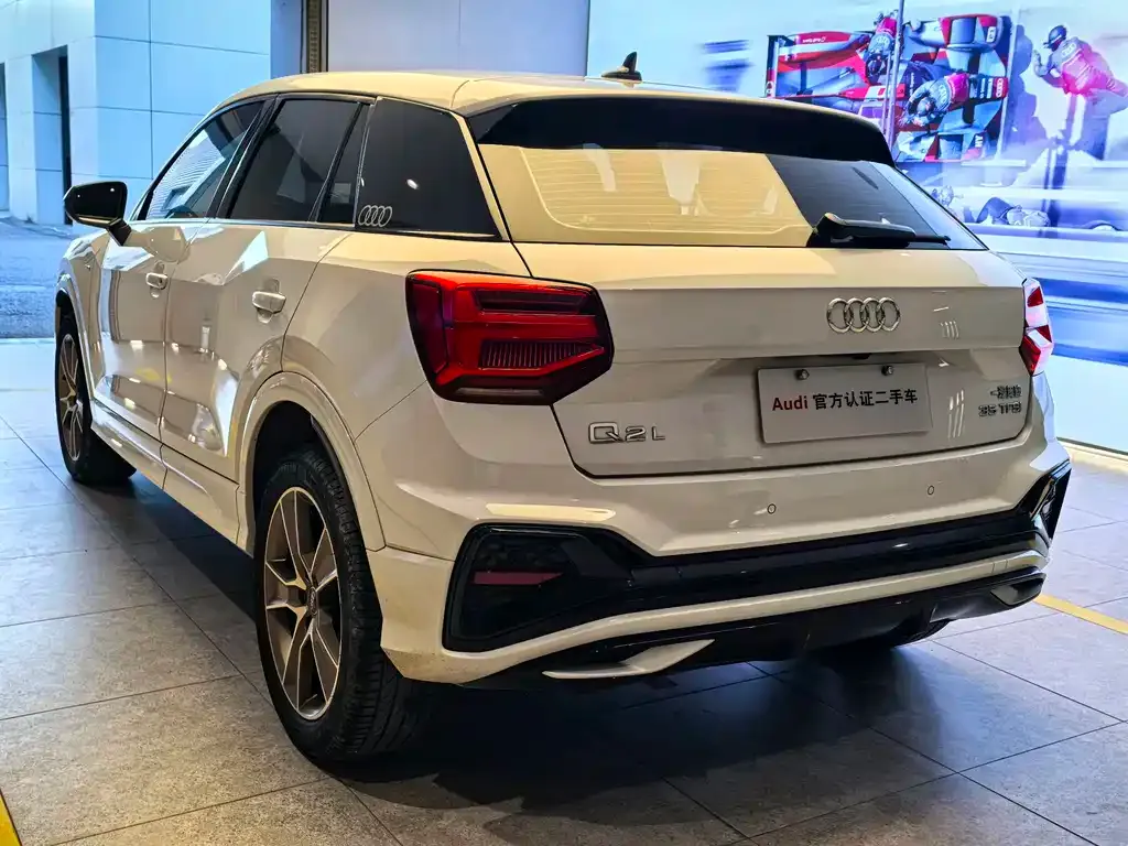 Audi Q2L — фото 4