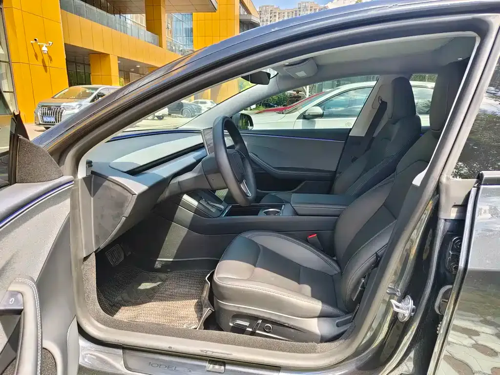 Tesla Model 3 — фото 4