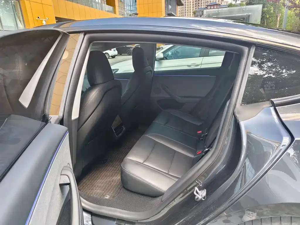 Tesla Model 3 — фото 2