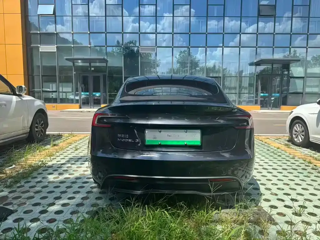 Tesla Model 3 — фото 5