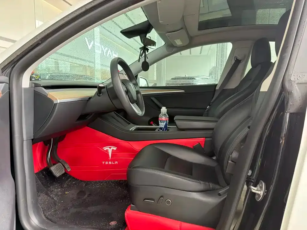 Tesla Model Y — фото 9