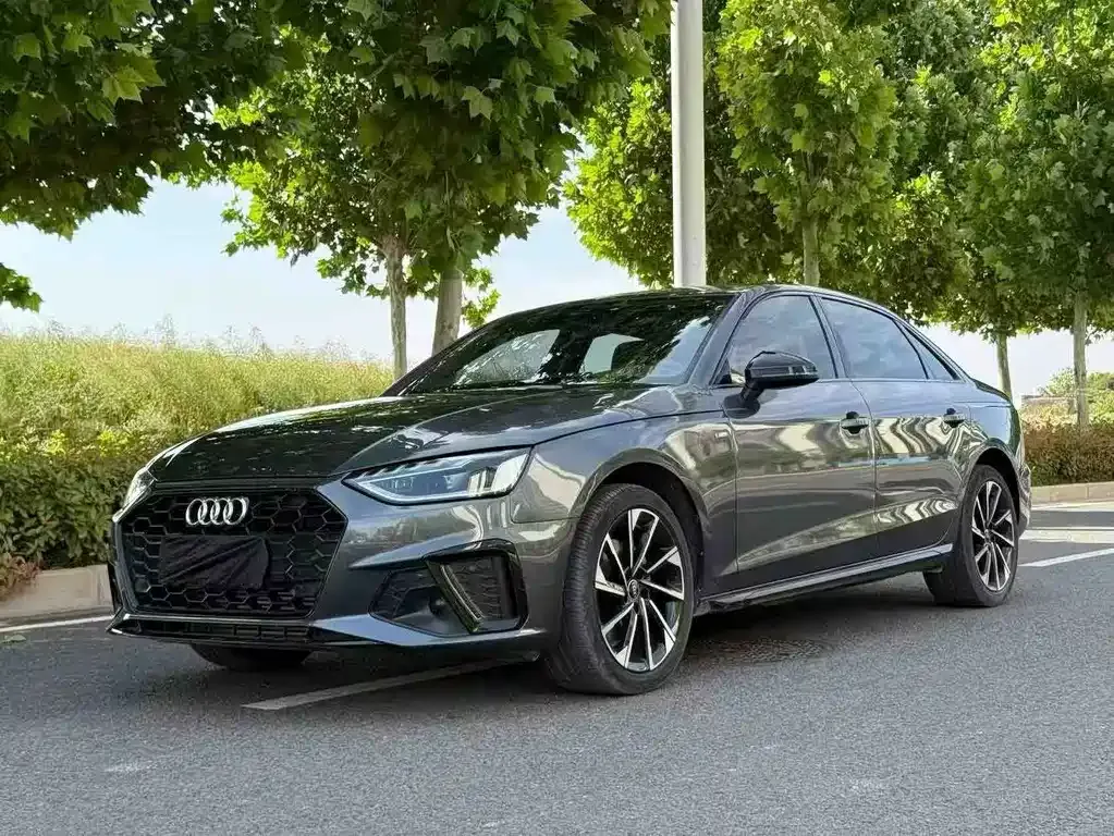 Audi A4L — фото 1