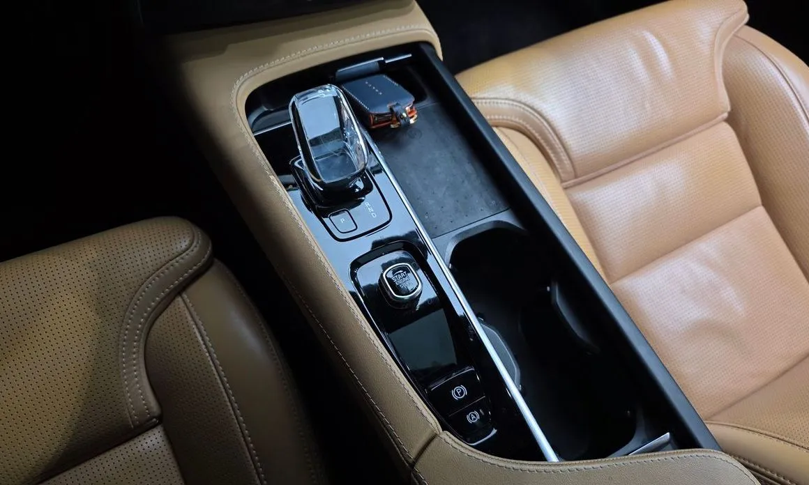 Volvo XC90 — фото 10
