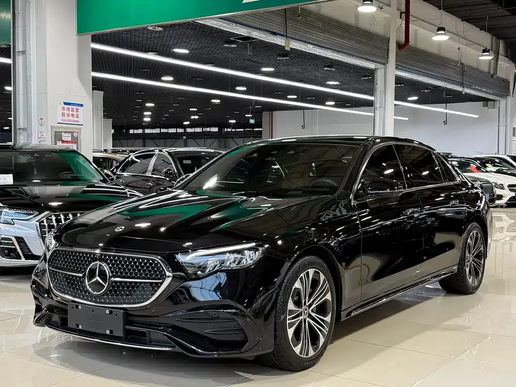 Mercedes-Benz E-Class — фото 1