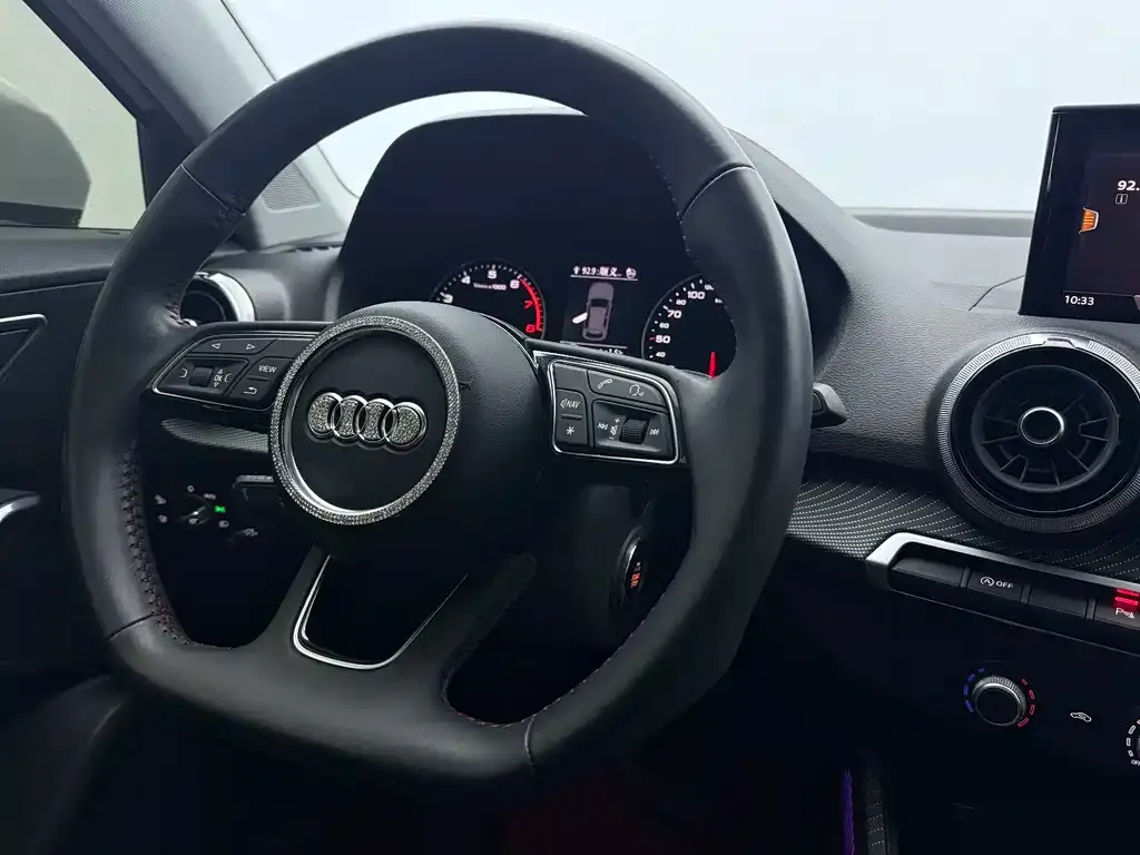 Audi Q2L — фото 5