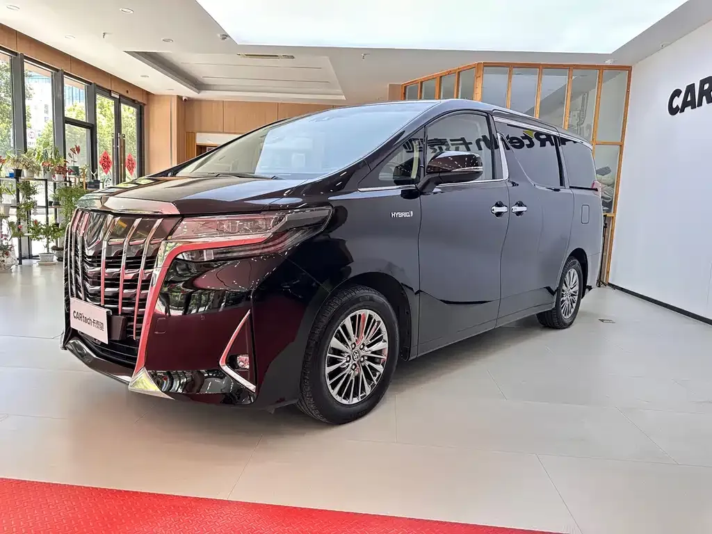 Toyota Alphard — фото 1