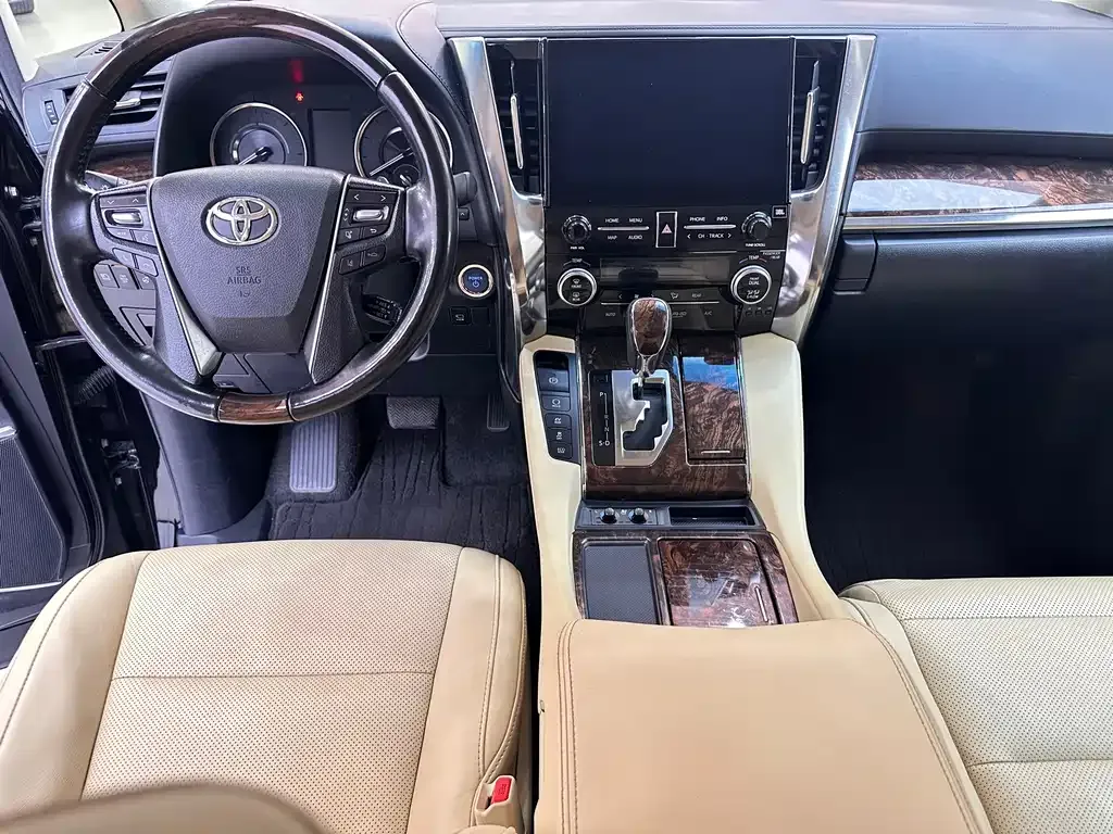 Toyota Alphard — фото 7