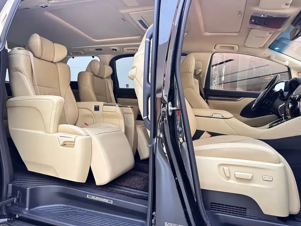 Toyota Alphard — фото 3