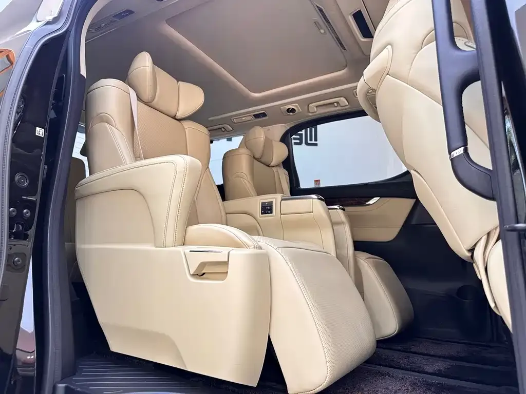 Toyota Alphard — фото 5