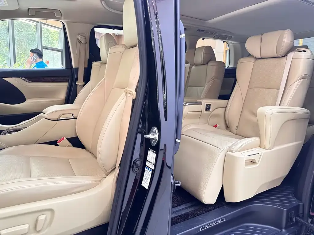 Toyota Alphard — фото 8