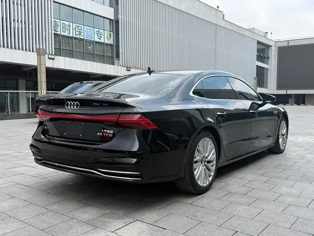 Audi A7L — фото 10