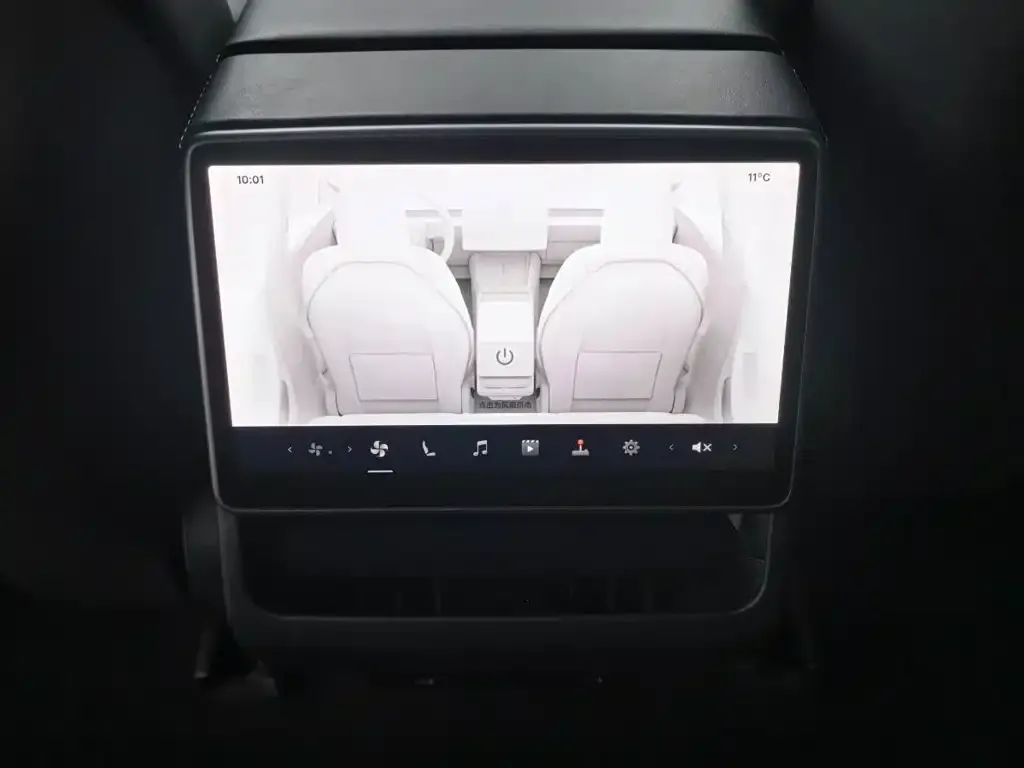 Tesla Model 3 — фото 2