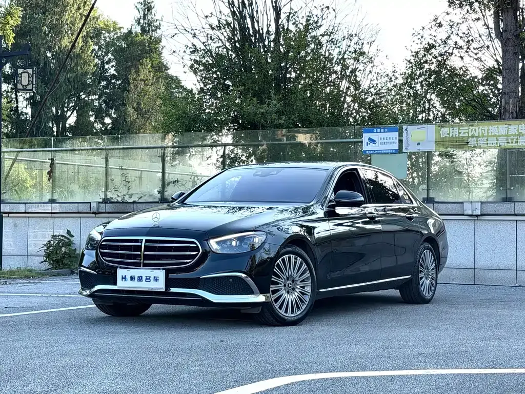 Mercedes-Benz E-Class — фото 1