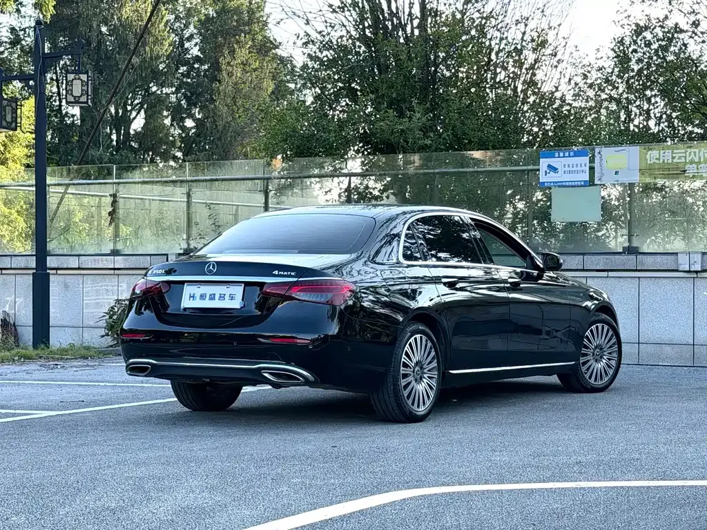 Mercedes-Benz E-Class — фото 9