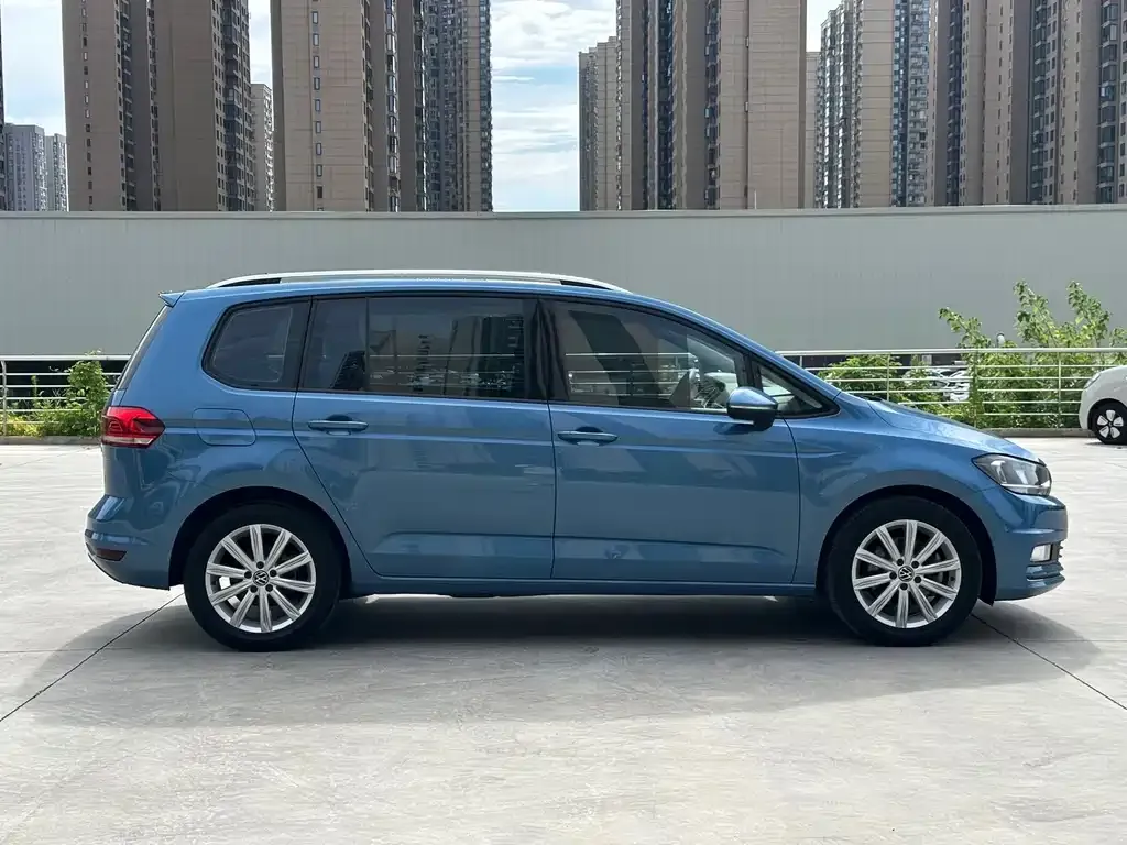 Volkswagen Touran — фото 4