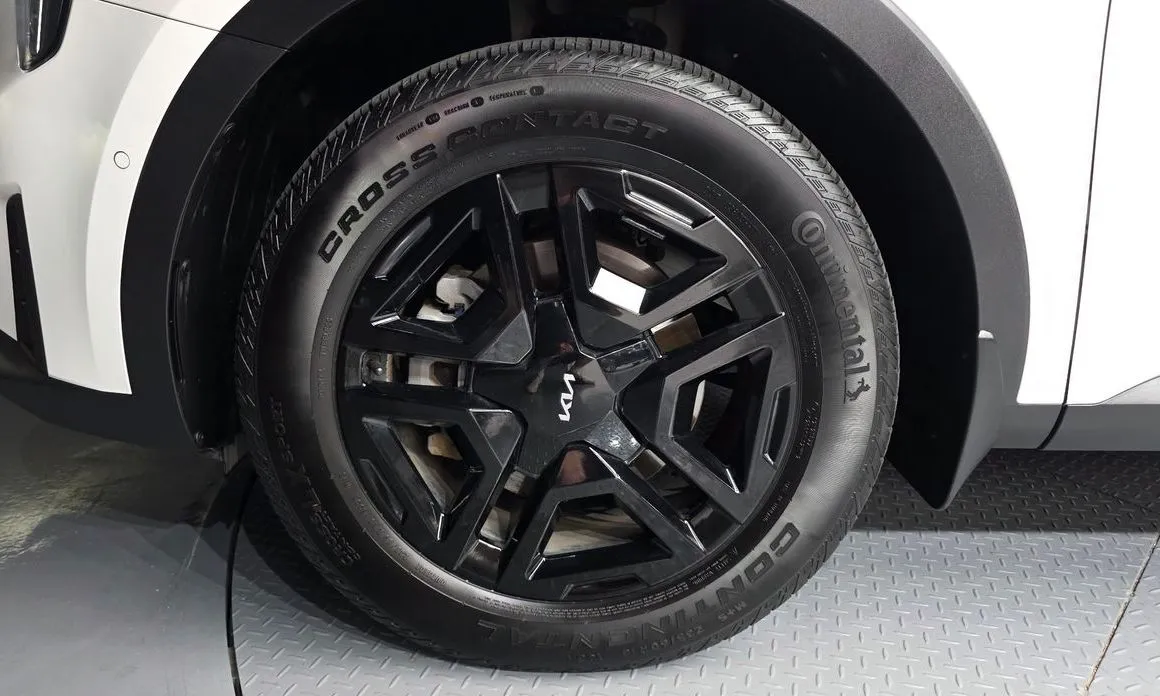 Kia Sorento — фото 10