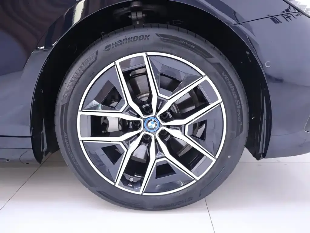 BMW i5 — фото 8