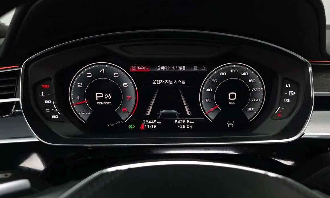Audi A8 — фото 5
