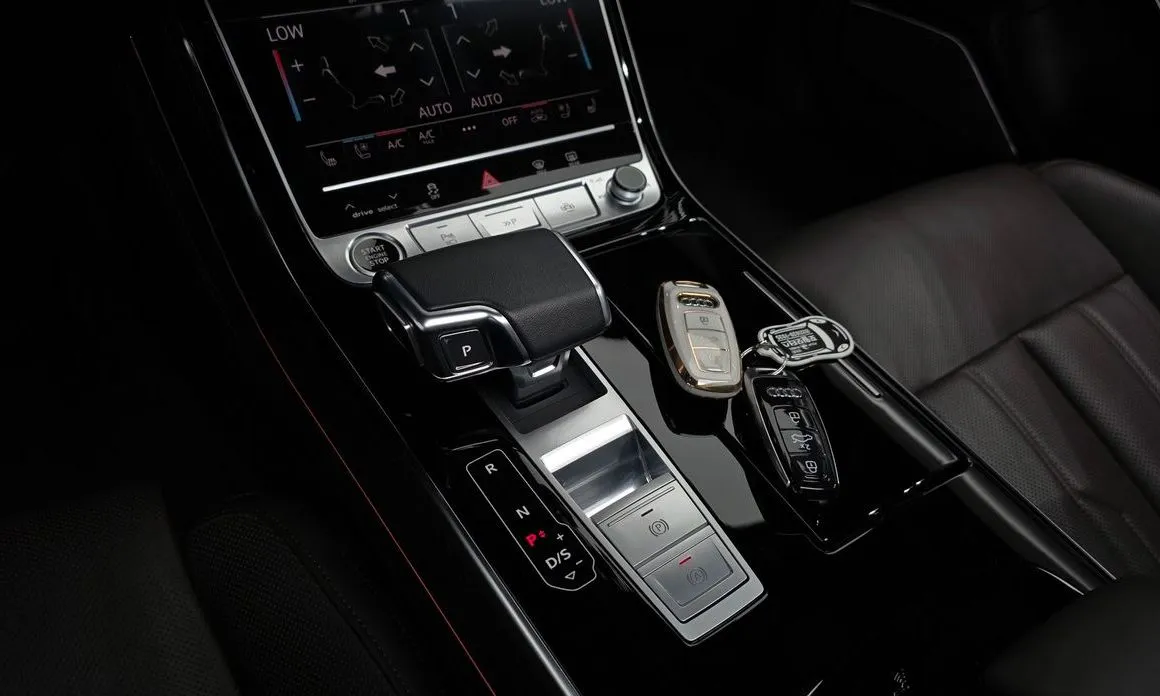 Audi A8 — фото 4