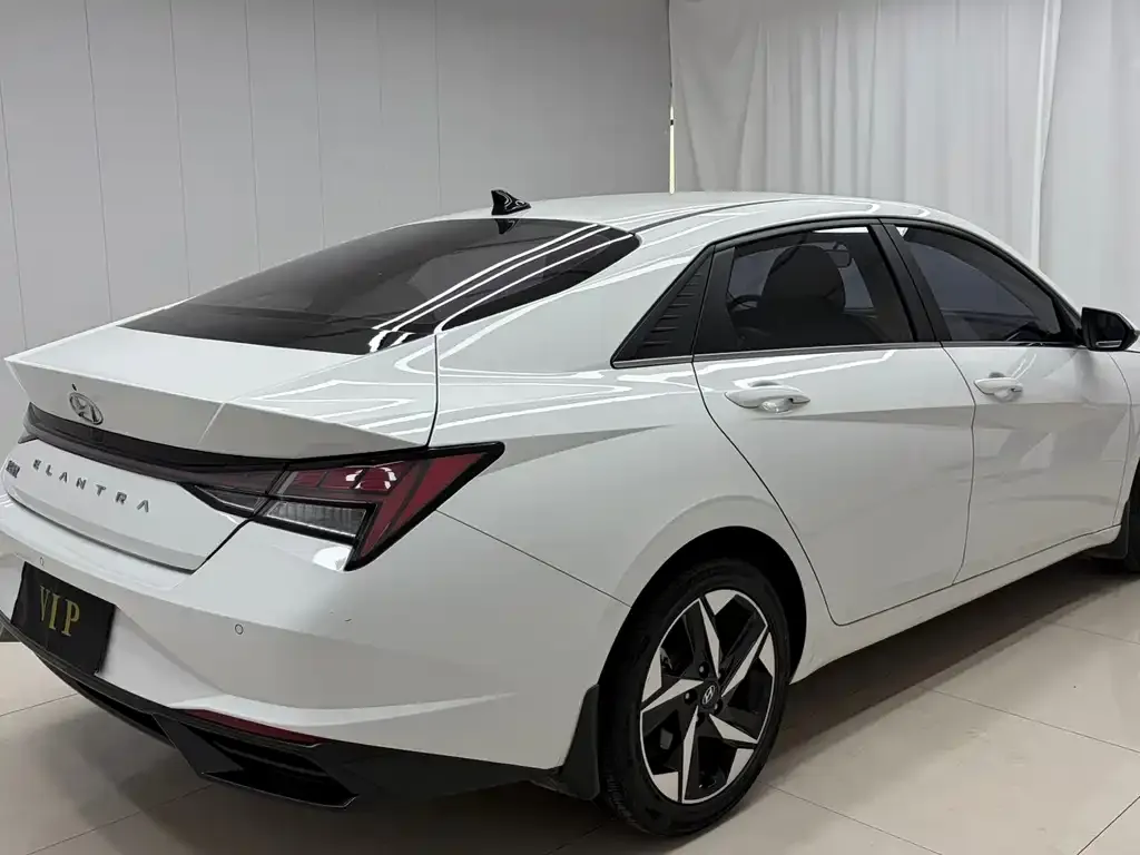 Hyundai Elantra — фото 7