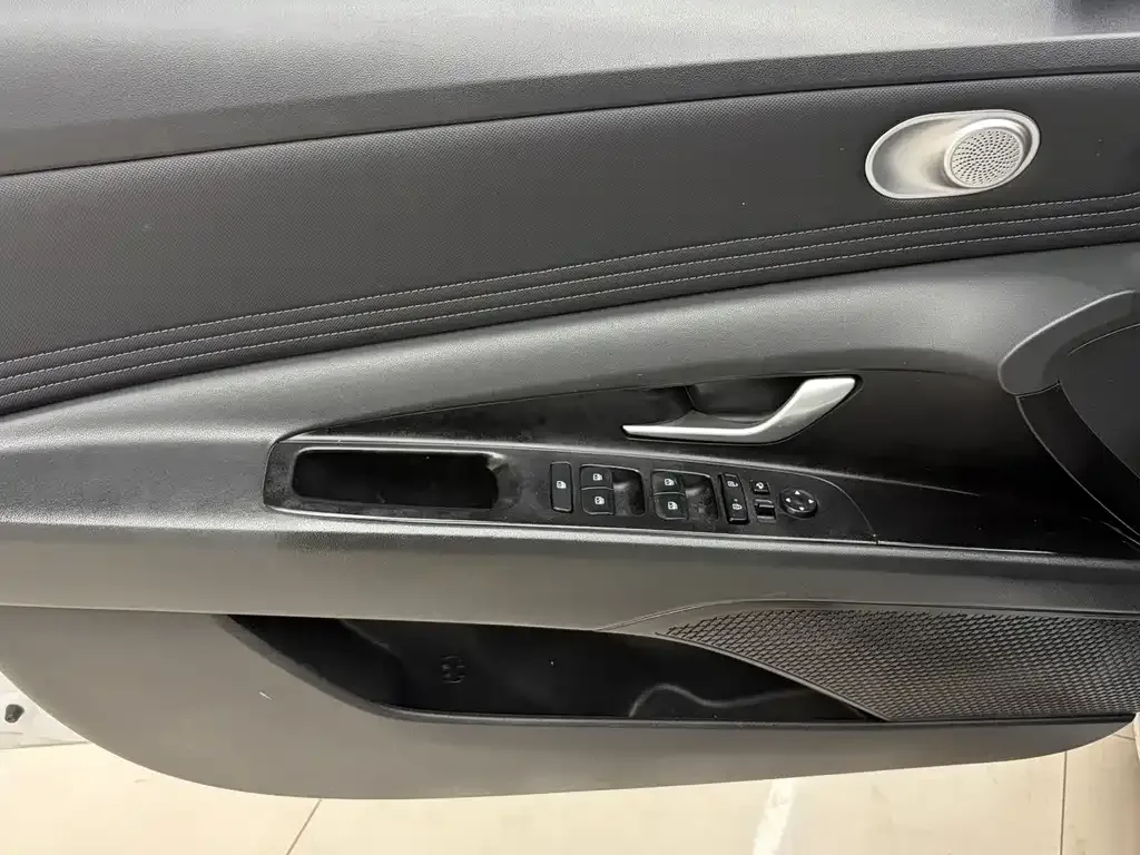 Hyundai Elantra — фото 10