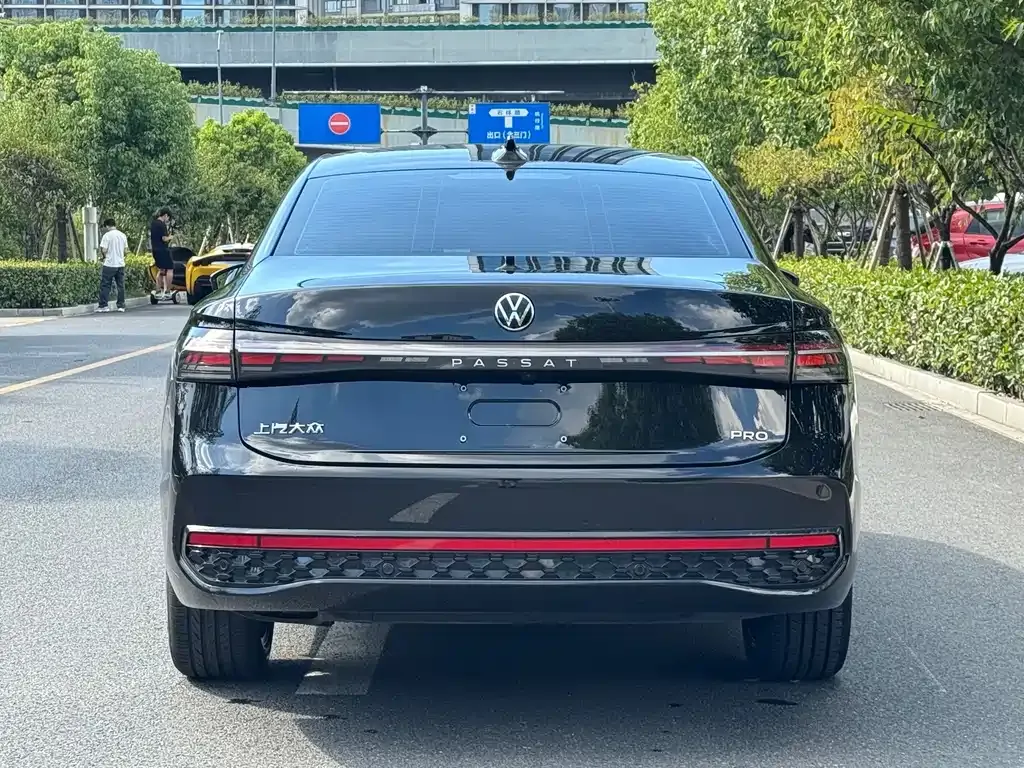 Volkswagen Passat — фото 10