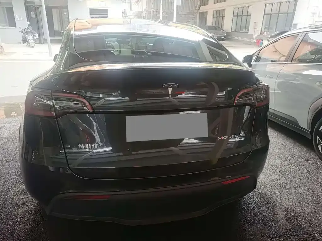 Tesla Model Y — фото 7