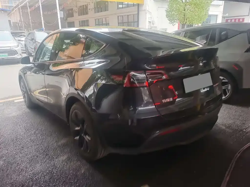 Tesla Model Y — фото 4