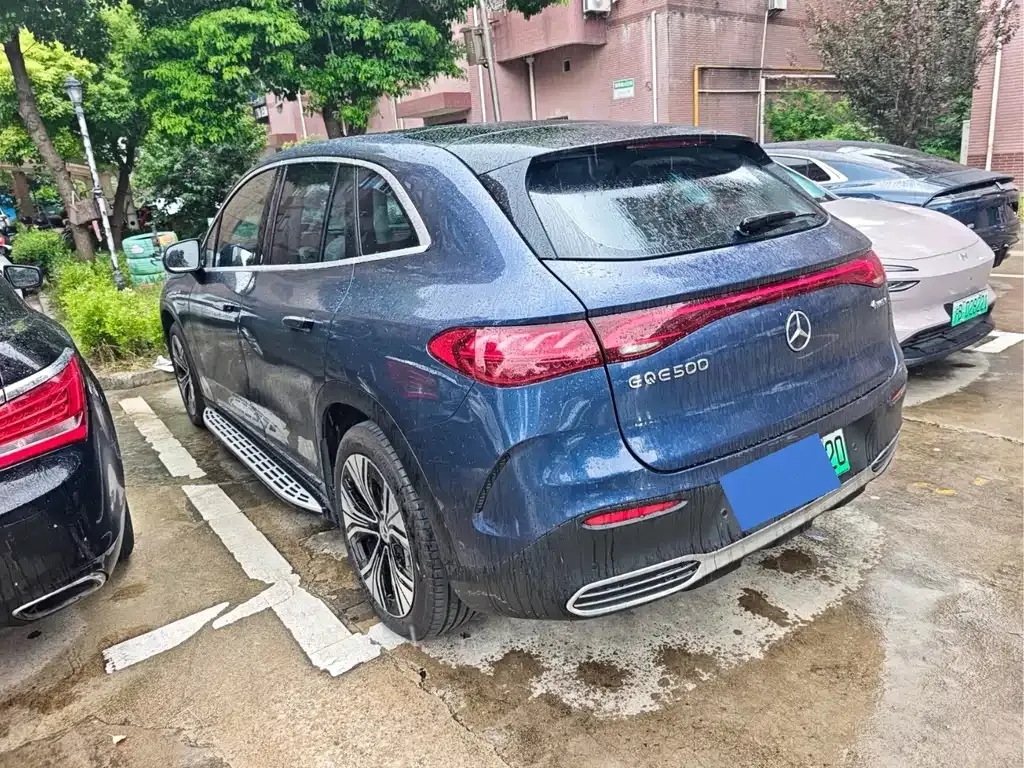 Mercedes-Benz EQE SUV — фото 6
